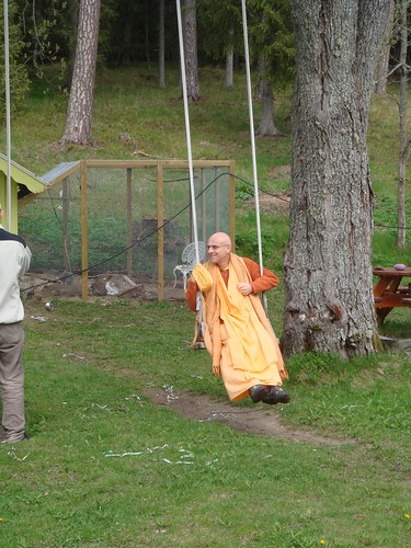 Kadamba Kanana Swami Korsnas Gard and at Ugrasena's 14th May 2010  -0067 por ISKCON desire tree.