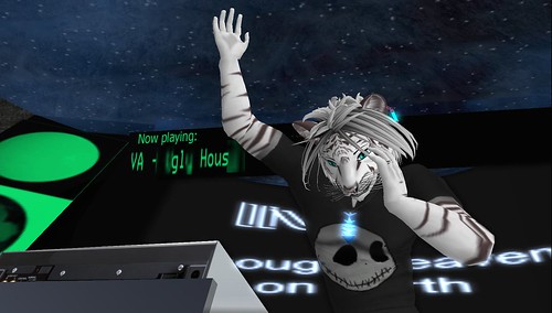 DJVoyager Xue at Dance Island