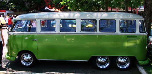 6 Wheeler 17 Window Trippy VW Kombi Bus
