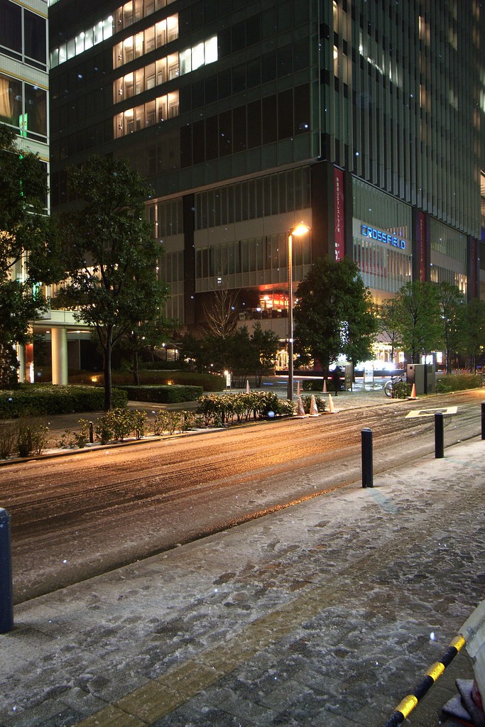 Snow in Akihabara 