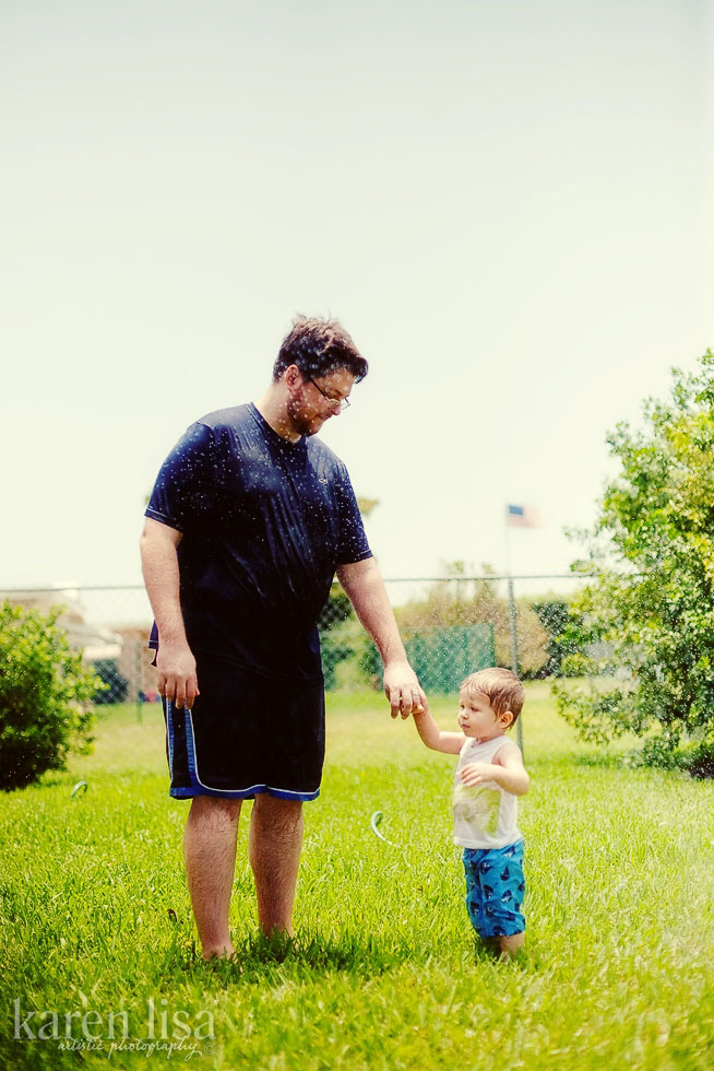 with daddy in the sprinklers