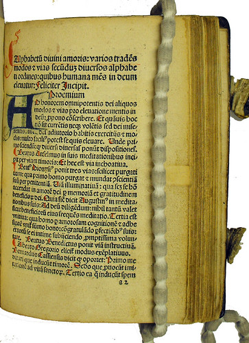 Manuscript initial in Alphabetum divini amoris