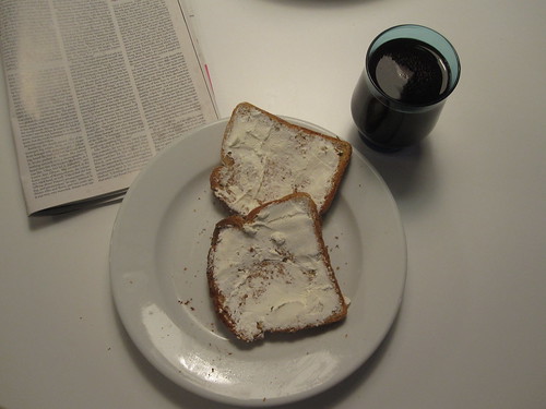 Toasts with cream cheese, grape juice