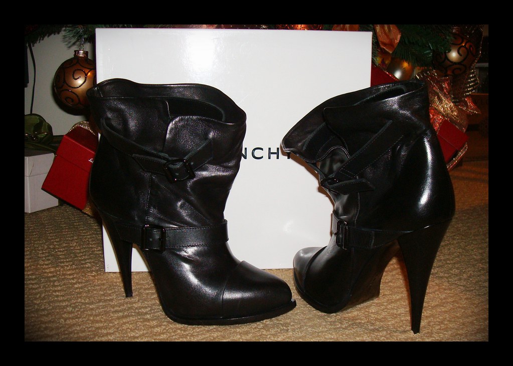 givenchy bianco buckle booties