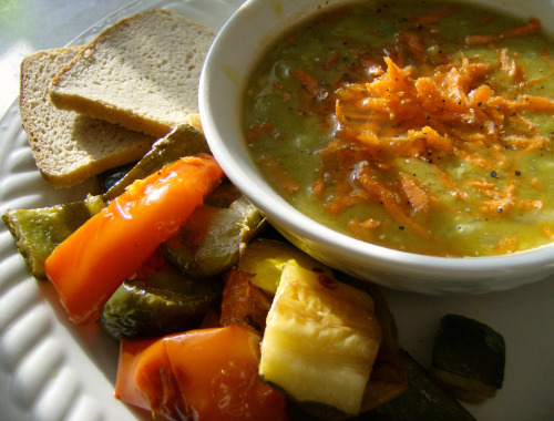 vwav curried split pea soup with grilled veg and sourdough bread