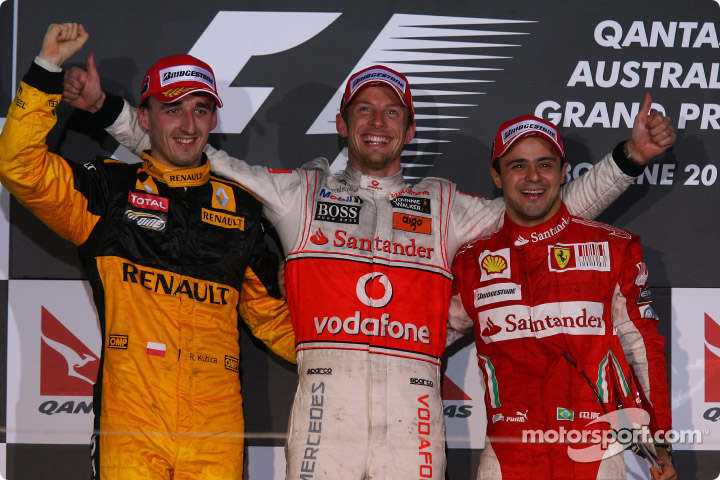 Podio del GP de Austrialia 2010, de izq. a der.: 2º Robert Kubica (Renault); 1º Jenson Button (McLaren-Mercedes); 3º Felipe Massa (Ferrari).