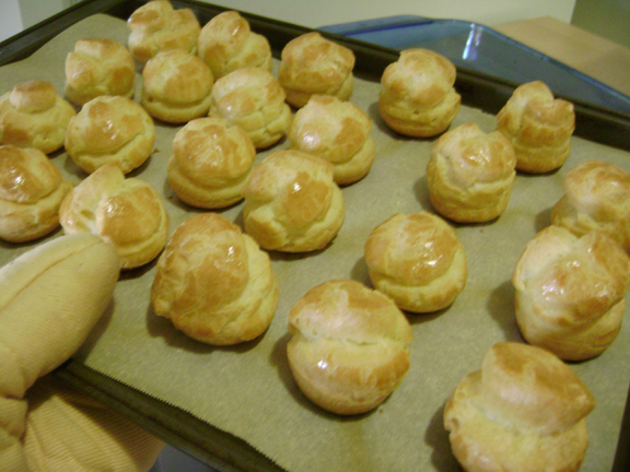 Daring Bakers May: Piece Montée (croquembouche)