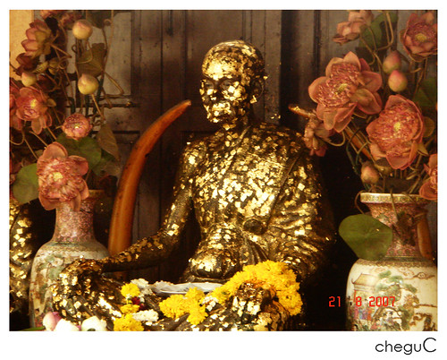 gold paper buddhas2