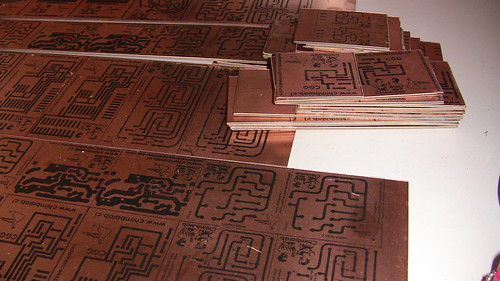 placas de circuito produzidas pela Claudia do Chimbalab