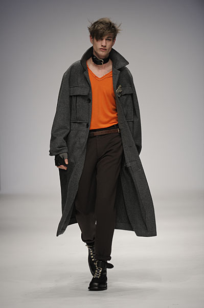 Johannes Linder3159_FW10_London_JW Anderson(lizzylily@mh)