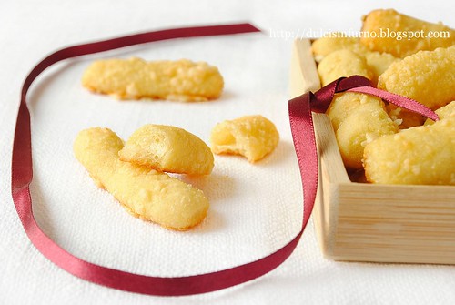 Bastoncini di Patate e 
Formaggio-Cheese and Potato Sticks