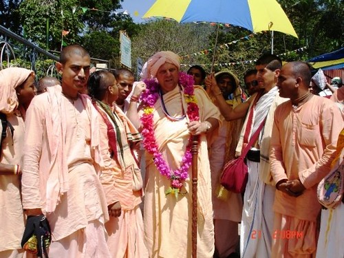 H H Jayapataka Swami in Tirupati 2006 - 0048 por ISKCON desire  tree.