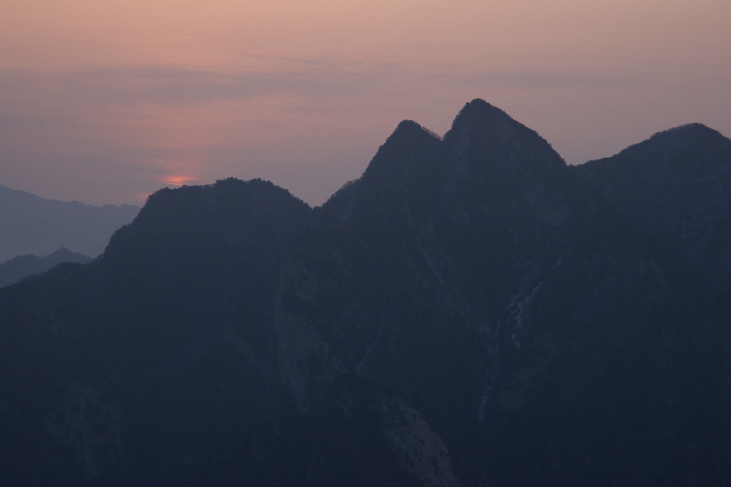 Climbing Hua Shan Mountain 华山