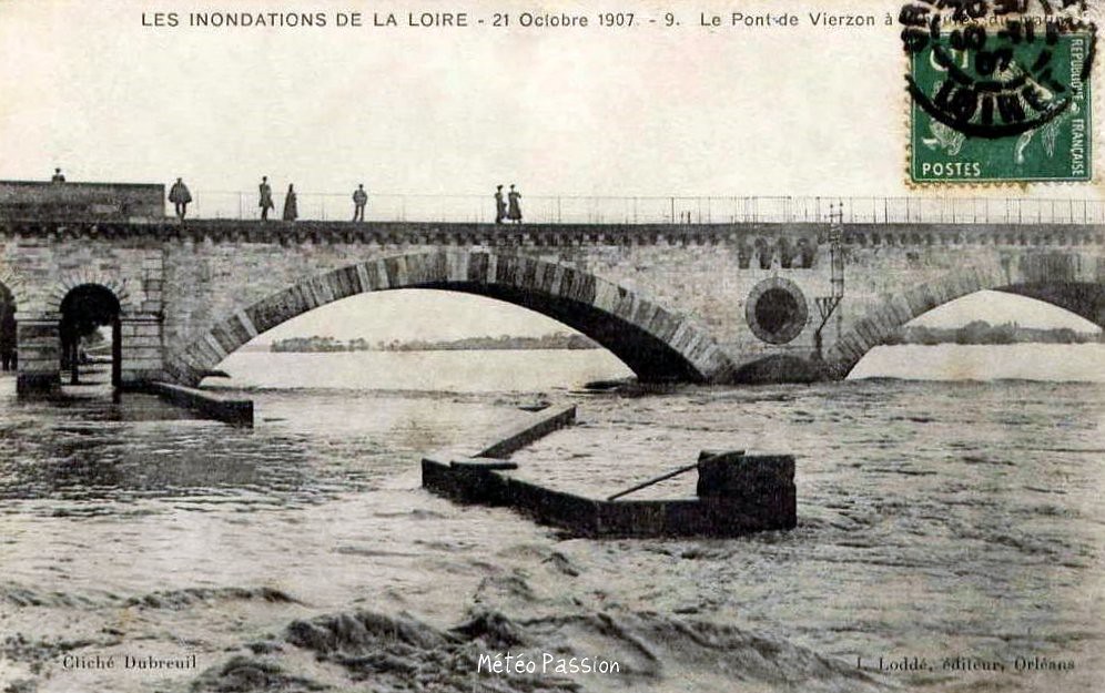 crue de la Loire au pont de Vierzon à Orléans le 21 octobre 1907