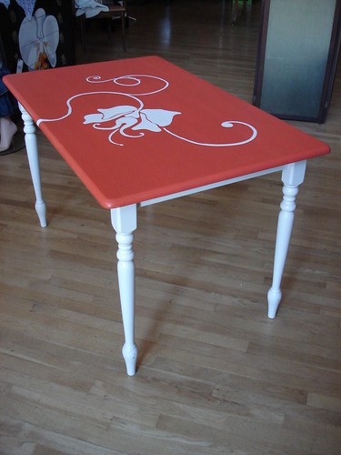 Orange &amp; white flower table