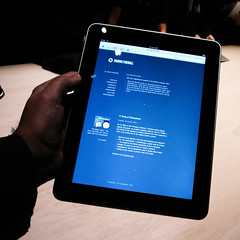 Gruber viewing Daring Fireball in the iPad