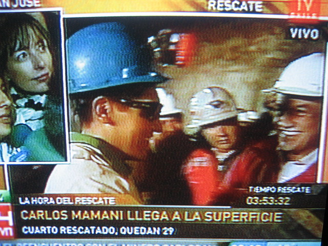 minero Boliviano Carlos Mamani llega superficie