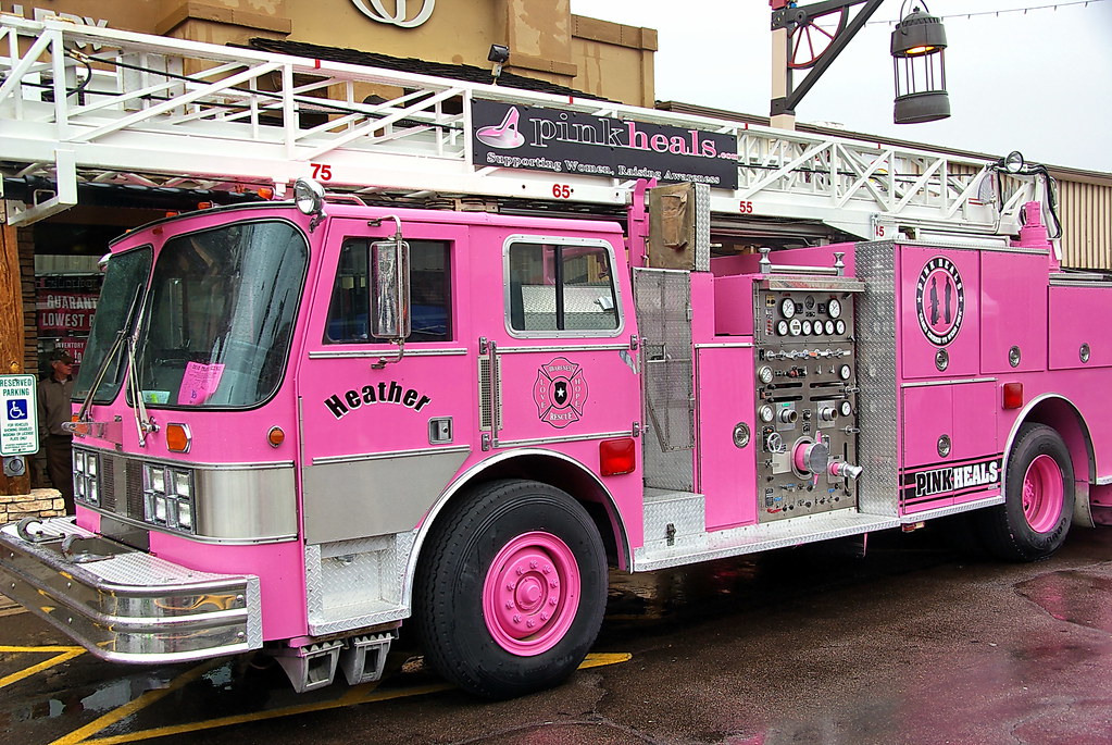 Pink Heals Fire Truck - Parada del Sol - Scottsdale