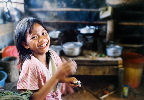 フリー画像|人物写真|子供ポートレイト|外国の子供|少女/女の子|笑顔/スマイル|カンボジア人|フリー素材|