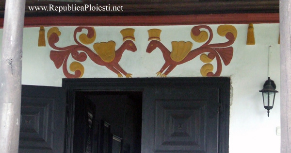 Decoratiunile de deasupra usii casei Hagi Prodan