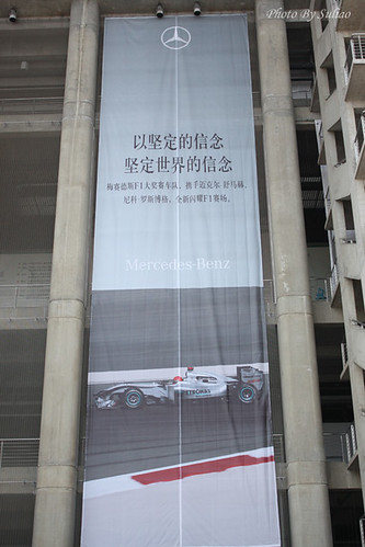 Mercedes-Benz的巨幅海报
