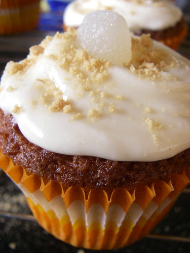 graham cupcake with Key Lime Cream Cheese Frosting