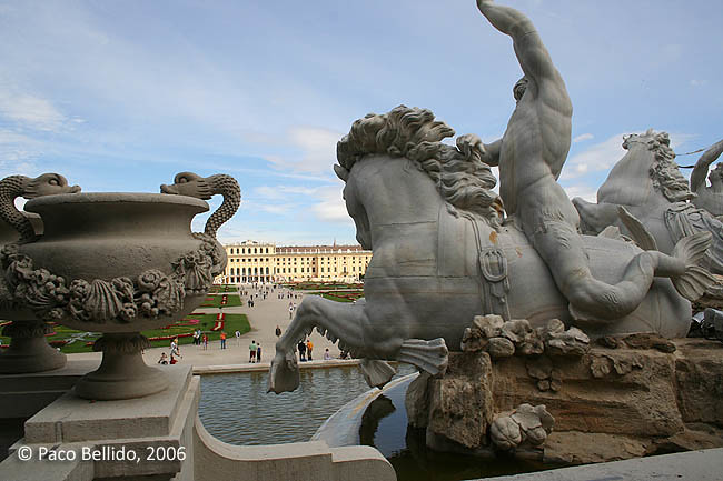 Schönbrunn desde la Fuente de Neptuno. © Paco Bellido, 2006