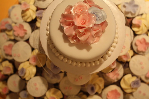 Romantic wedding cupcakes