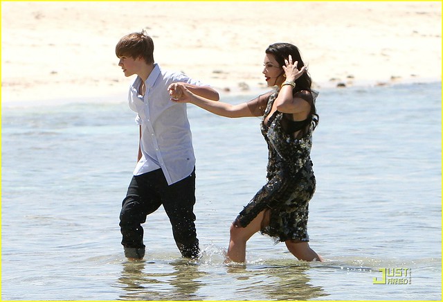 Justin Bieber hanging out with a whore by I just want to remember the sunshine