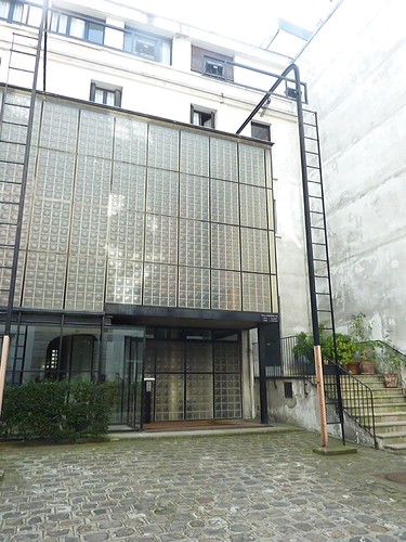 la maison de verre pierre chareau. Maison de verre, 31 Rue St Guillaume, Arch. Pierre Chareau, 1928 et 1931