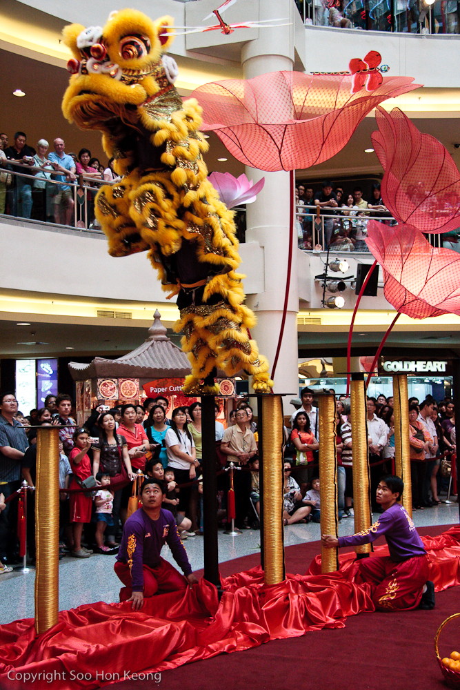 Acrobatic Lion Dance @ MidValley, KL, Malaysia