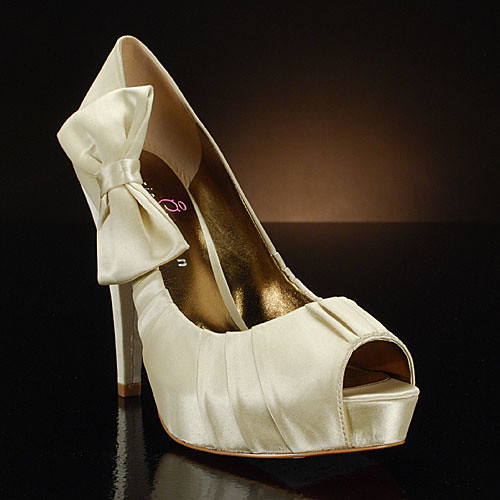 Comfortable bridal shoes from Paris Hilton