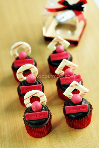 Red & Black Minimalist Engagement Cupcakes