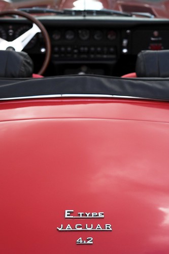 Jaguar type E rouge - vue arrière