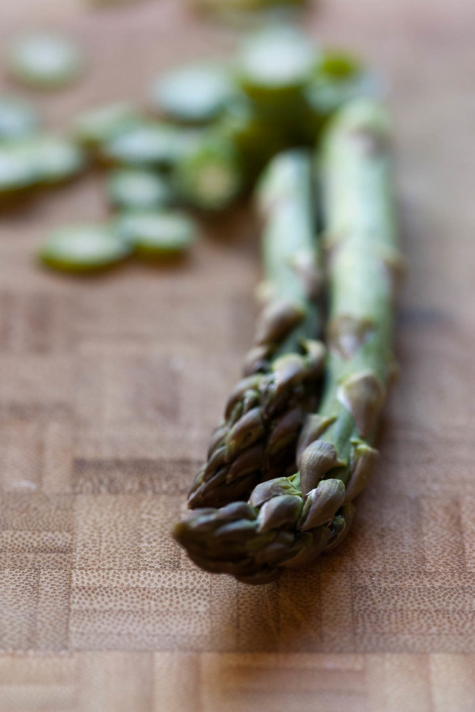 Slicing asparagus