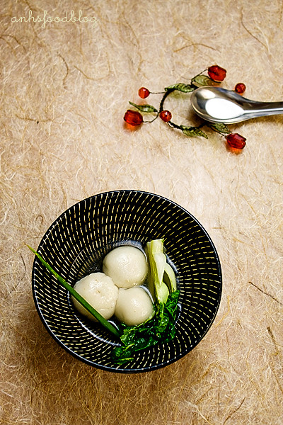 Savory mochi dumplings in light broth (sup banh troi man)