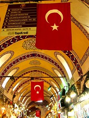 Banderas turcas en el gran bazar (by jmerelo)