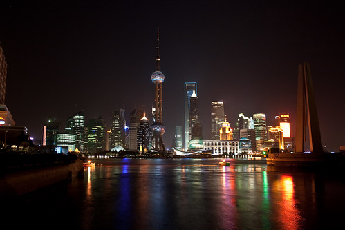 Pudong from Suzhou Creek (by niklausberger)