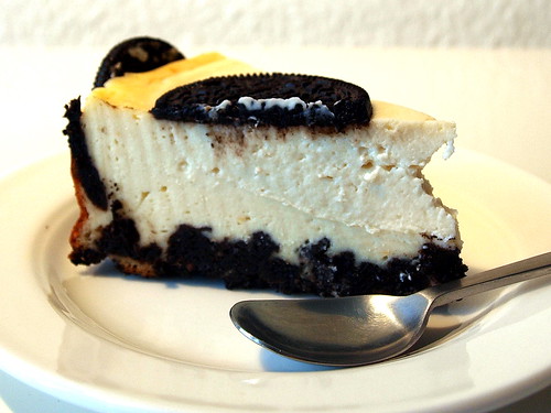 Ein Stück Oreo-Cheesecake