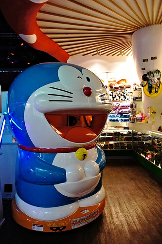 Giant Doraemon at Mushroom arcade, Iluma