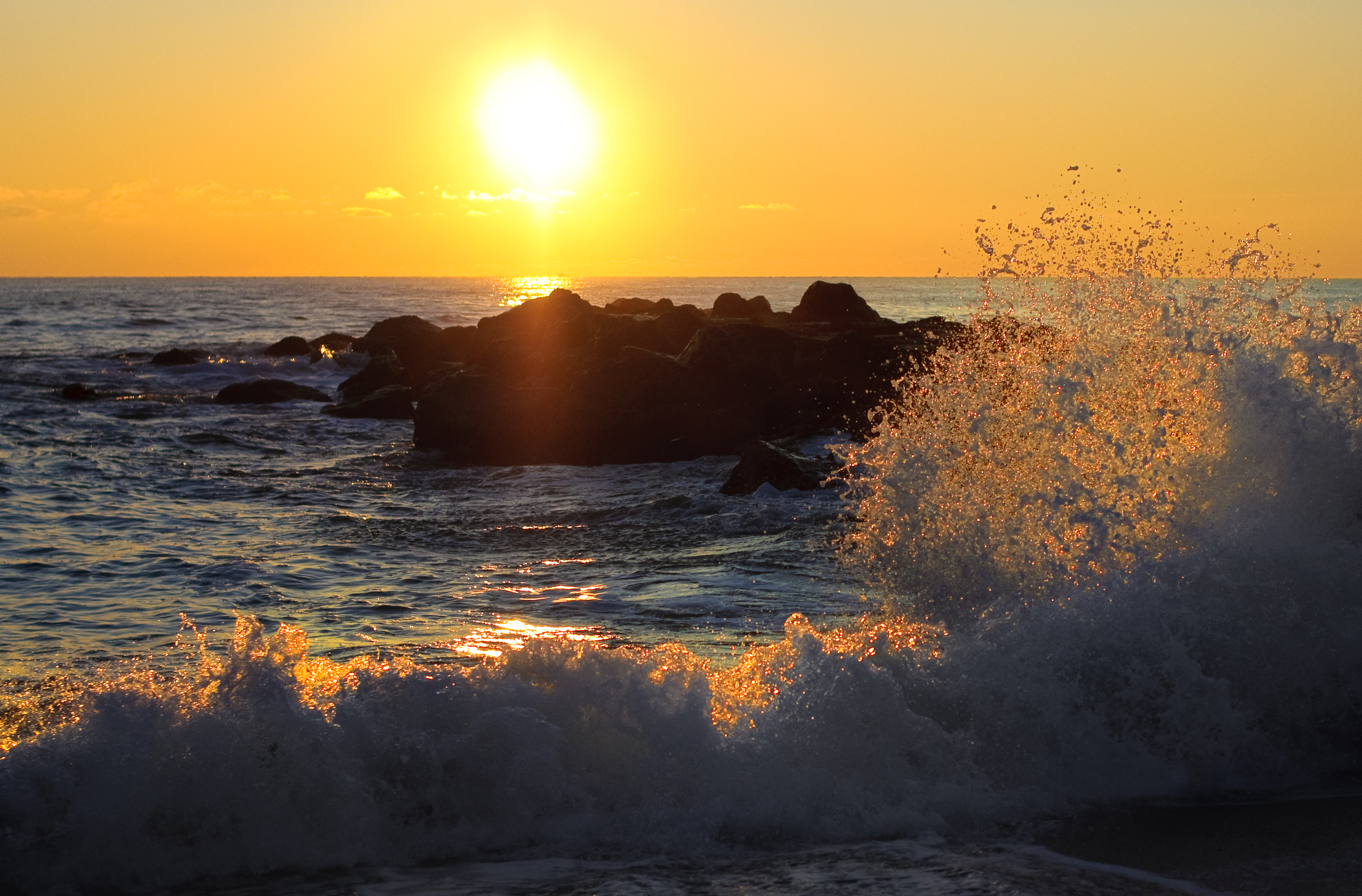 フリー写真素材 自然 風景 海 海岸 波 朝日 朝焼け 日の出 アメリカ合衆国 画像素材なら 無料 フリー写真素材のフリーフォト