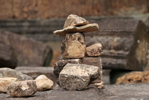 Me Bon, Angkor Wat stone balancing