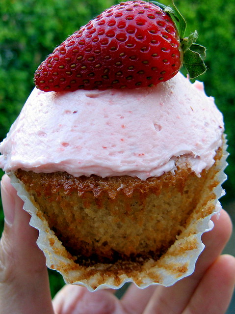 STRAWBERRY CUPCAKES WITH STRAWBERRY FROSTING