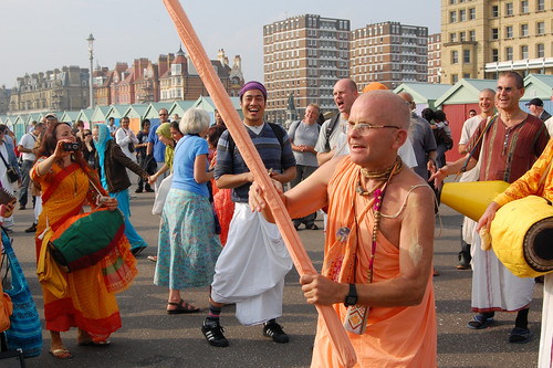 Mahavishnu Swami at Brighton Ratha Yatra 20090003 por ISKCON  desire tree.