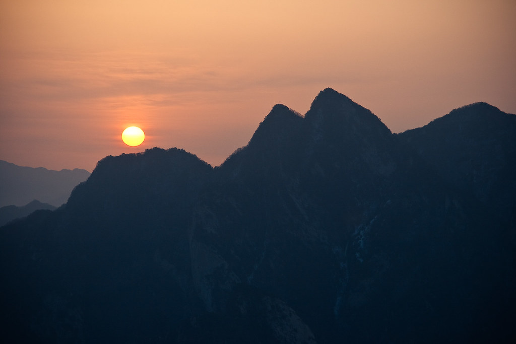 Sunrise on Hua Shan 华山