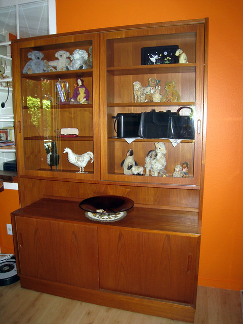 Poul Hundevad credenza + hutch. Blogged at queenoffiftycents.blogspot.com/