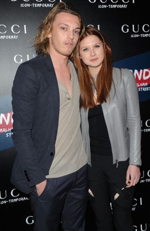 bonnie-wright-jamie-cambell-engaged%20(6)