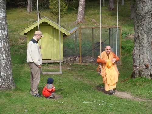 Kadamba Kanana Swami Korsnas Gard and at Ugrasena's 14th May 2010  -0084 por ISKCON desire tree.