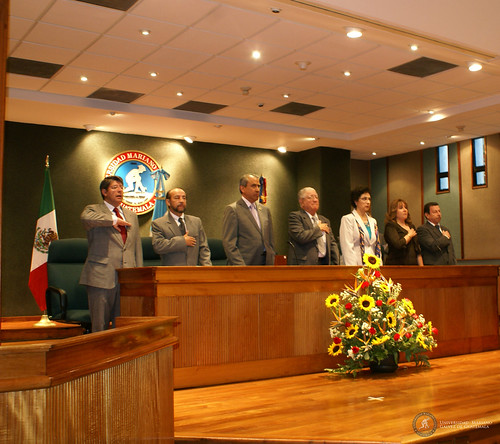 Entrega de Acreditación de Administración de Empresas by Universidad Mariano Gálvez