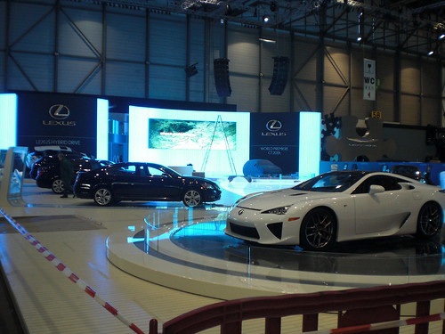 La construction du stand Lexus au salon de Genève 2010 ! 4398011976_79a43f6709.jpg